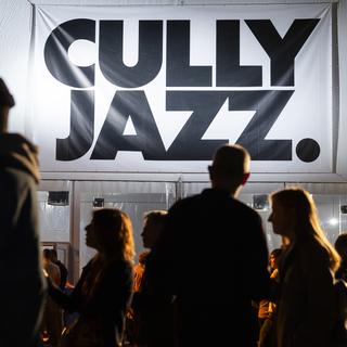 Devant la scène du Chapiteau lors de la 41ème édition du Cully Jazz Festival, le 5 avril 2024 à Cully (VD). [Keystone - Cyril Zingaro]