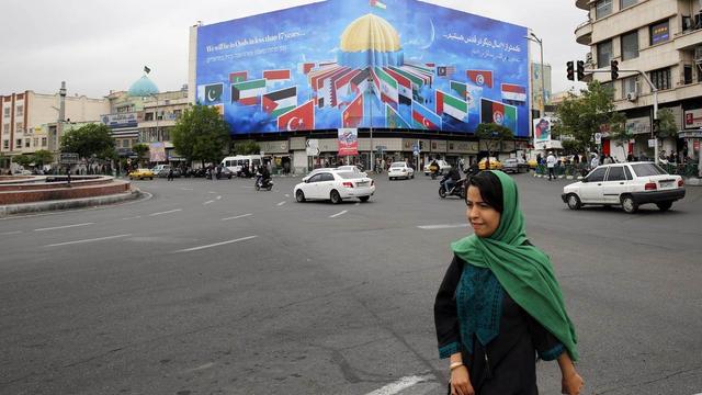 La police iranienne annonce renforcer les contrôles sur le port obligatoire du voile. [Keystone]
