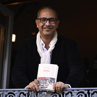 L'écrivain algérien Kamel Daoud a reçu le Goncourt pour son roman ''Houris'', un récit intime sur la décennie noire. [AFP - Julien de Rosa]