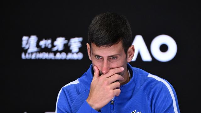 Novak Djokovic dépité après sa défaite sans appel en demi-finale. [EPA/James Ross Australia and Nea Zealand Out]
