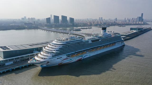 Le premier grand paquebot chinois a fait son voyage inaugural avec 5000 passagers. [Keystone - EPA Xinhua News Agency]