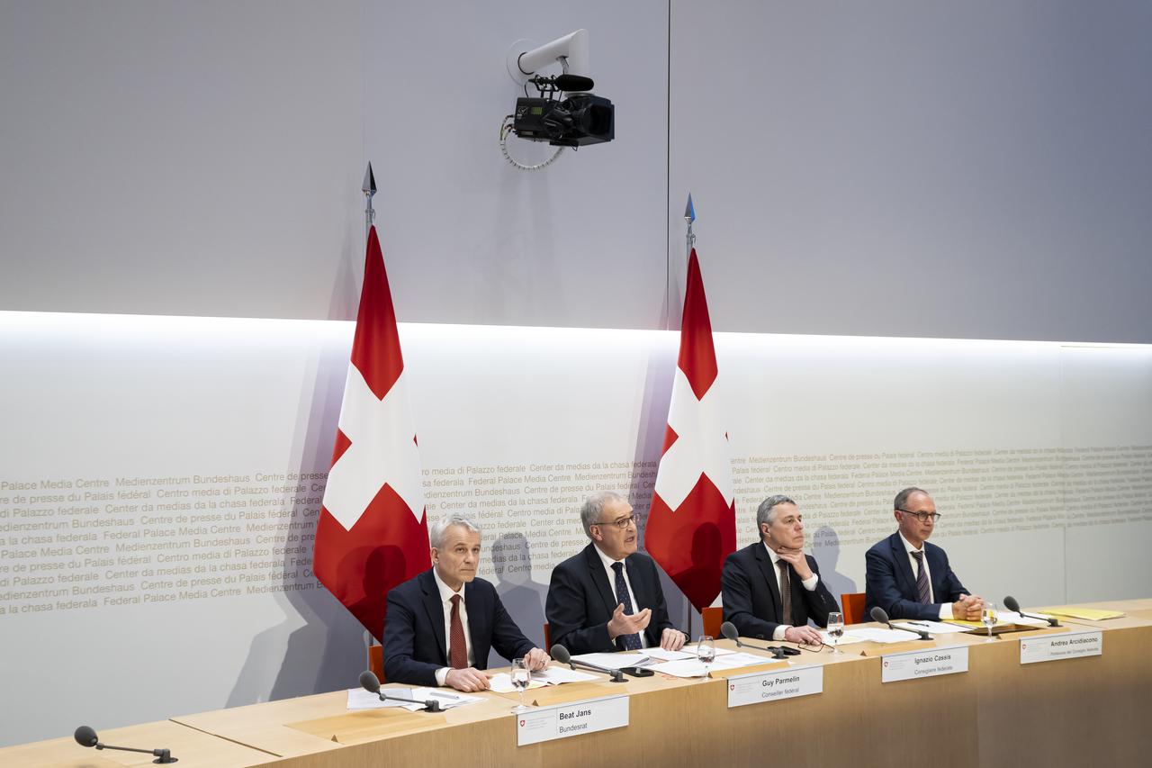 Guy Parmelin s'exprime lors de la conférence de presse du Conseil fédéral sur l'accord Suisse-UE. [KEYSTONE - ANTHONY ANEX]