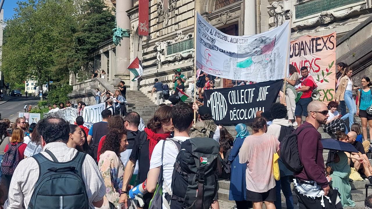 La manifestation pro-Palestine devant le Palais de Rumine à Lausanne samedi 25 mai 2024. [RTS - Pierrik Jordan]