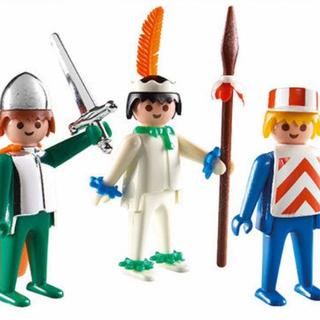 Les trois premiers personnages lancés par Playmobil en 1974. [@playmobil]