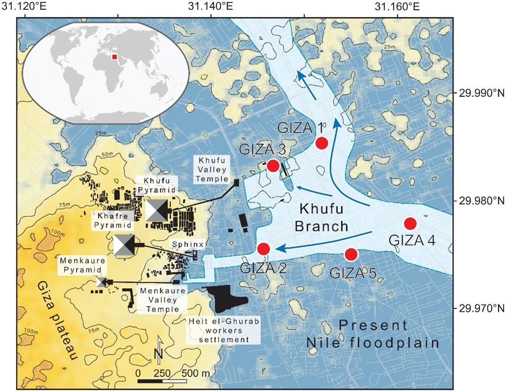 Sondage (en rouge) sur le plateau de Gizeh montrant l’existence passée d’un port aux abords des Pyramides. [Hader Sheisha et al. /PNAS]