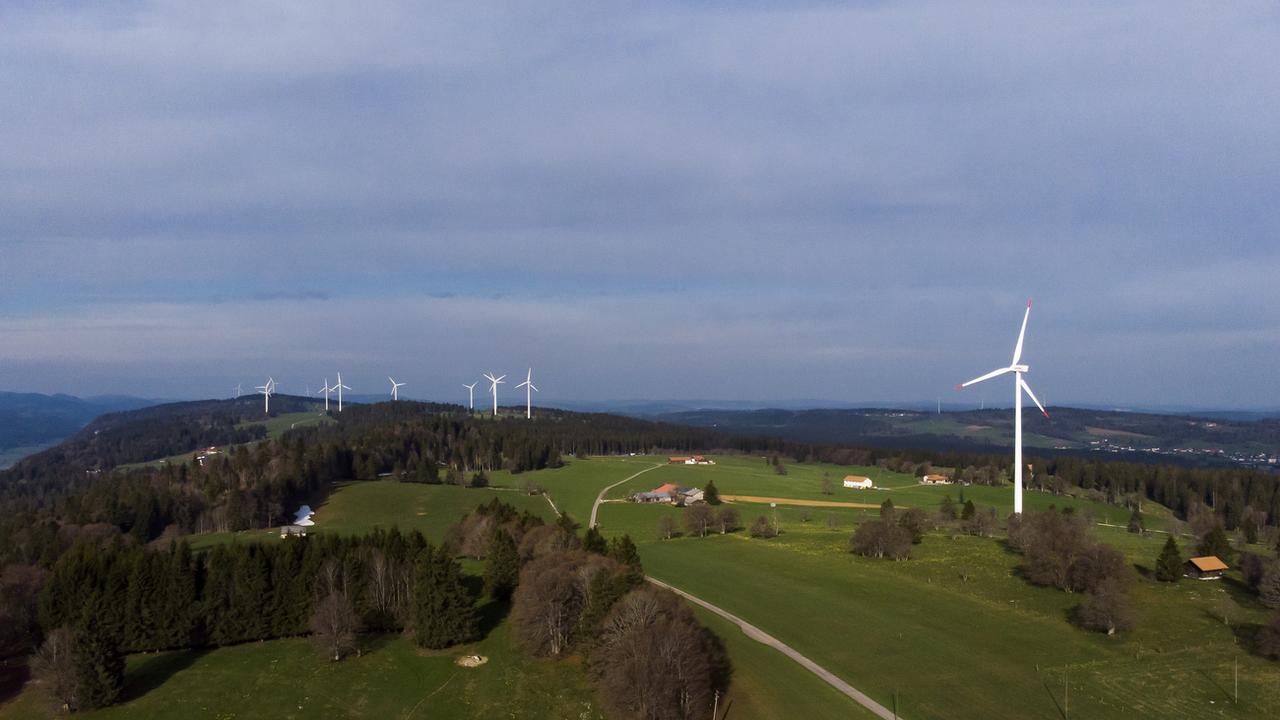 Une initiative est lancée pour interdire l'installation d'éoliennes dans les forêts. [Keystone - Leandre Duggan]