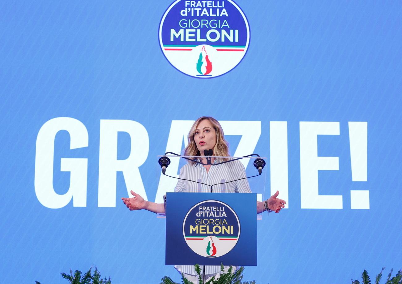 Fratelli d'Italia, le parti de la cheffe du gouvernement italien Giorgia Meloni, est arrivé nettement en tête du scrutin. [KEYSTONE - GIUSEPPE LAMI]
