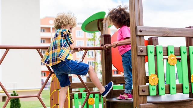 Comment réinventer l'espace public pour encourager l'indépendance et l'épanouissement des enfants? [Depositphotos - AllaSerebrina]