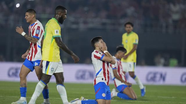 Le Brésil (en jaune) n'a pas trouvé la solution au Paraguay. [KEYSTONE - JORGE SAENZ]