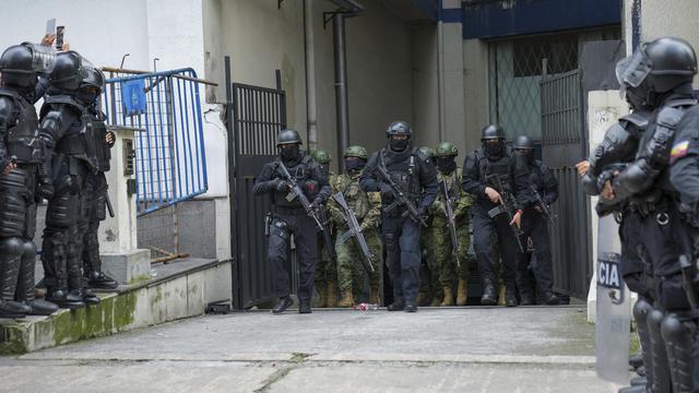 La police équatorienne a arrêté un ancien vice-président dans l'ambassade mexicaine. [Keystone/AP Photo - Dolores Ochoa]
