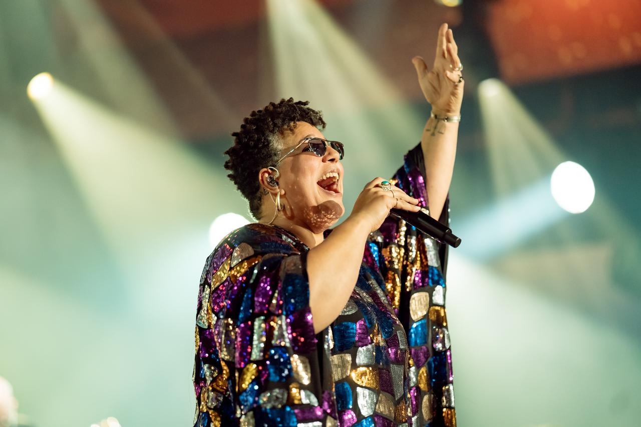 Brittany Howard chante sur la Scène du casino au Montreux jazz Festival, le 14 juillet 2024. [FFJM 2024 - Anna Francesca]