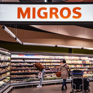 Migros va injecter 2 milliards de francs dans la rénovation et l'extension de ses supermarchés. [Keystone - Melanie Duchene]