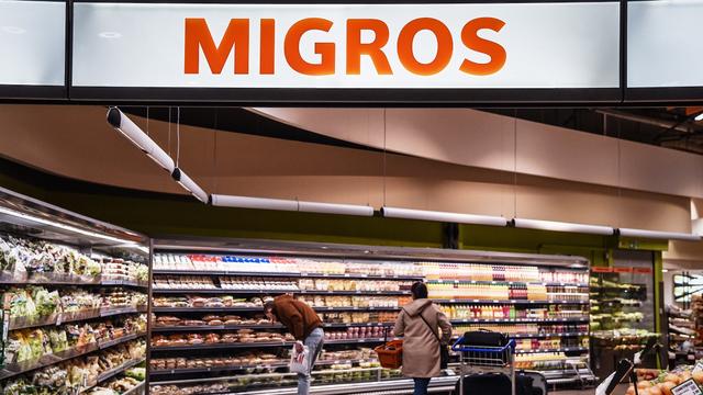 Migros va injecter 2 milliards de francs dans la rénovation et l'extension de ses supermarchés. [Keystone - Melanie Duchene]