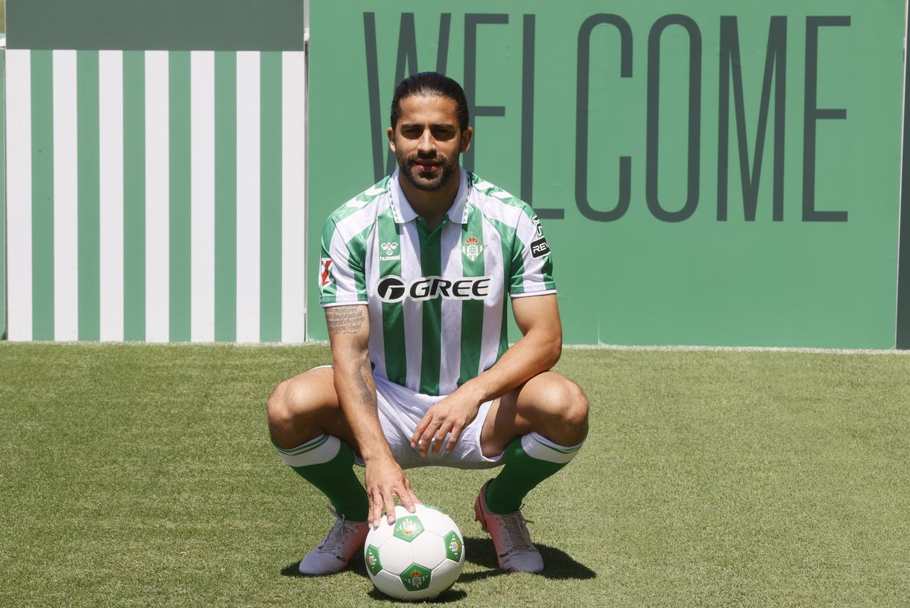 Ricardo Rodriguez sous les couleurs de son nouveau club, le Betis Séville. [KEYSTONE - JOSE MANUEL VIDAL]