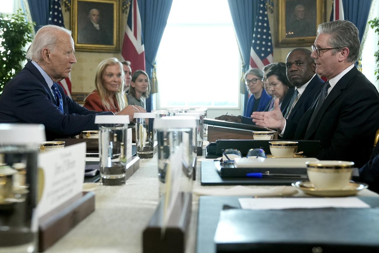 Joe Biden a accueilli Keir Starmer vendredi à la Maison Blanche. [KEYSTONE - MANUEL BALCE CENETA]