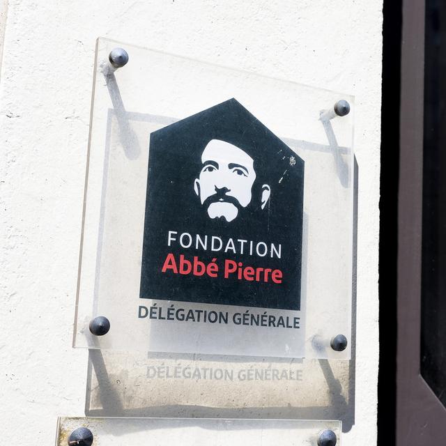 La fondation Abbé Pierre a entrepris des démarches pour changer de nom, après des nouvelles accusations d'agressions sexuelles sur leur fondateur. [EPA/KEYSTONE - TERESA SUAREZ]