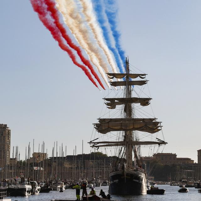 Arrivée de la flamme olympique à Marseille sur le Belem. [EPA/Keystone - LUDOVIC MARIN]