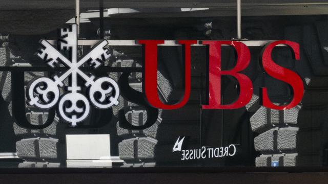 Des agences UBS et Credit Suisse seront regroupées d'ici fin 2025 dans 85 communes. [Keystone - Ennio Leanza]