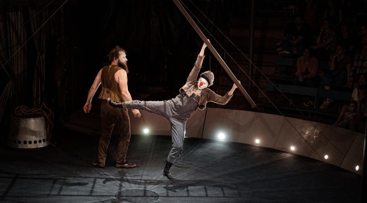 Le duo Titoune-Bonaventure dans son spectacle "Strano". [Théâtre de Vidy - Fanchon Bilbille]