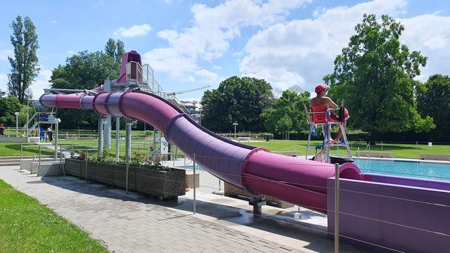 Série piscines photos de la piscine publique du Lignon GE. [RTS - Xavier Bloch]