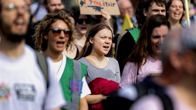 Greta Thunberg participait à une manifestation contre l'investissement dans les énergies fossiles aux Pays-Bas. [AFP - Ramon van Flymen]