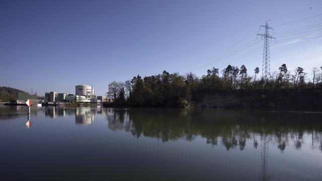 La centrale de Beznau, dans le canton d'Argovie. [KEYSTONE - GAETAN BALLY]