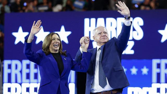 Les démocrates investissent officiellement Kamala Harris comme candidate à la présidentielle. [AFP - KAMIL KRZACZYNSKI]