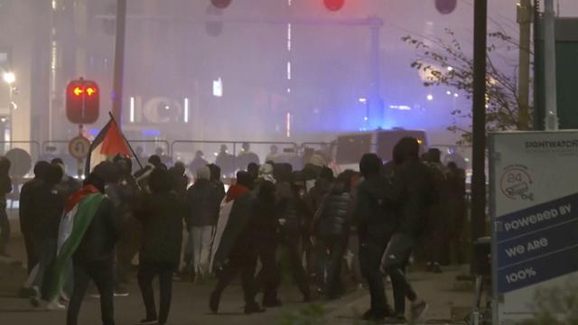 Heurts à Amsterdam après le match Ajax-Tel Aviv. [Keystone - RTL Nieuws via AP]