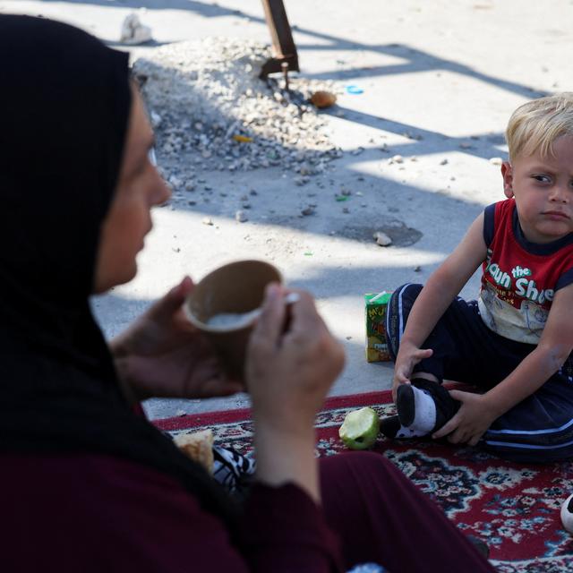 Des milliers de personnes se retrouvent dans les rues de Beyrouth en raison de l'offensive israélienne. [Reuters - Amr Abdallah Dalsh]