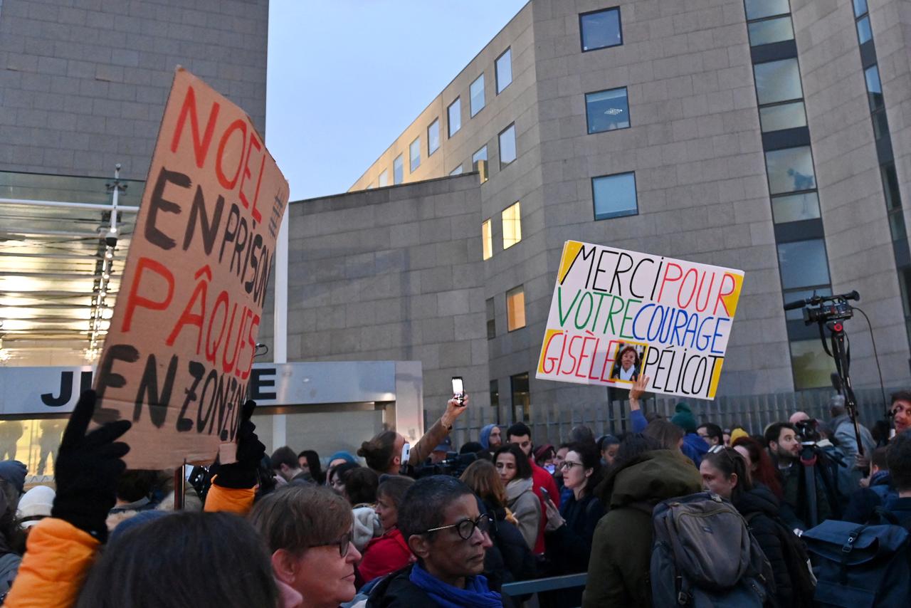 Les soutiens à Gisèle Pelicot étaient nombreux pour le dernier jour du procès, le 19 décembre. [REUTERS - ALEXANDRE DIMOU]