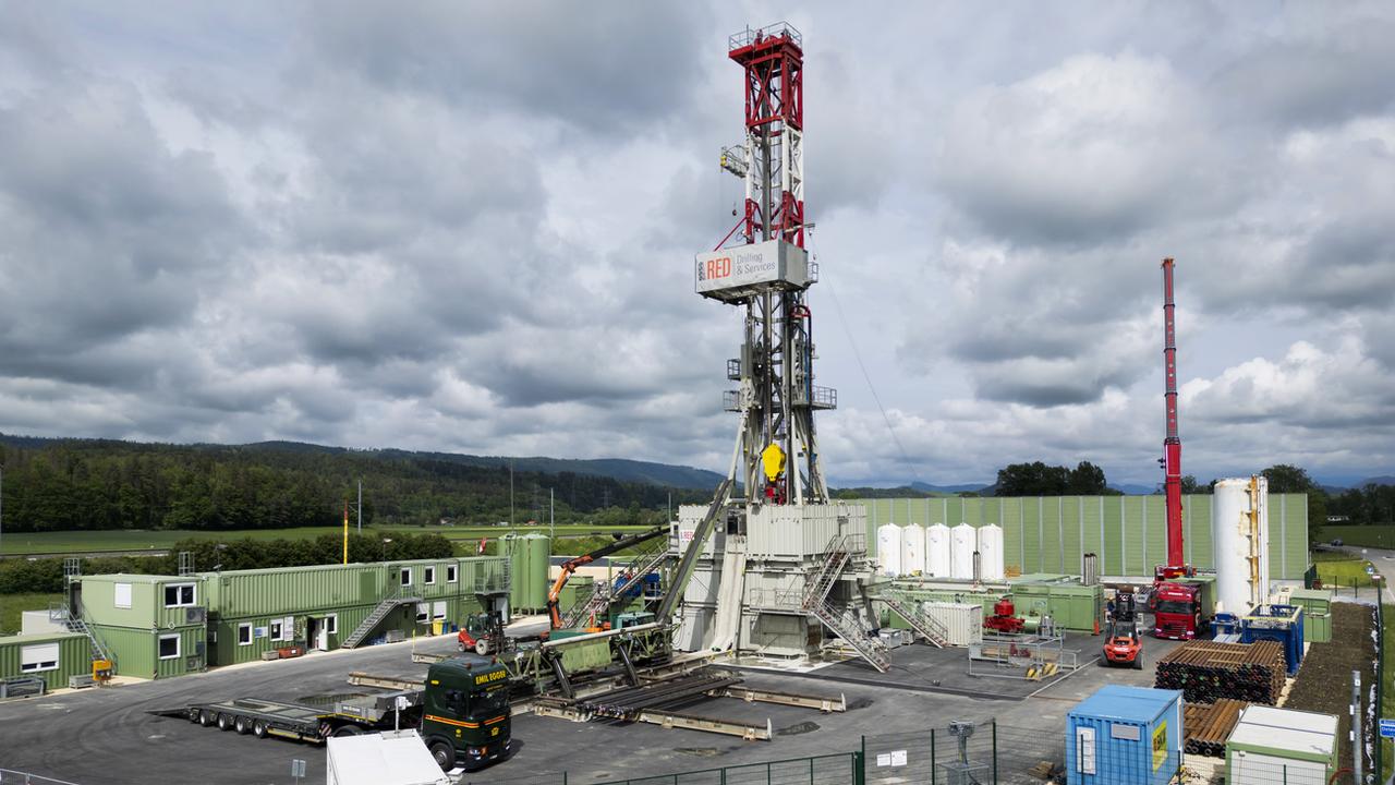 Feu vert aux travaux de forage pour la géothermie dans le Jura. [Keystone - Peter Klaunzer]