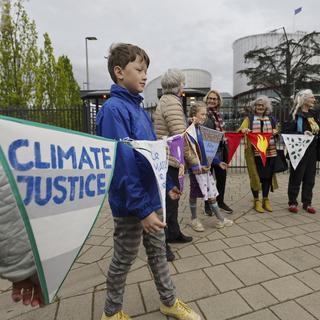 La Suisse a été condamnée pour "inaction climatique" à la Cour européenne des droits. [Keystone/EPA - Ronald Wittek]