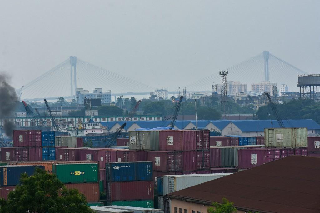 Des containers dans le port de Kolkata, en Inde. [AFP - Debarchan Chatterjee/NurPhoto]