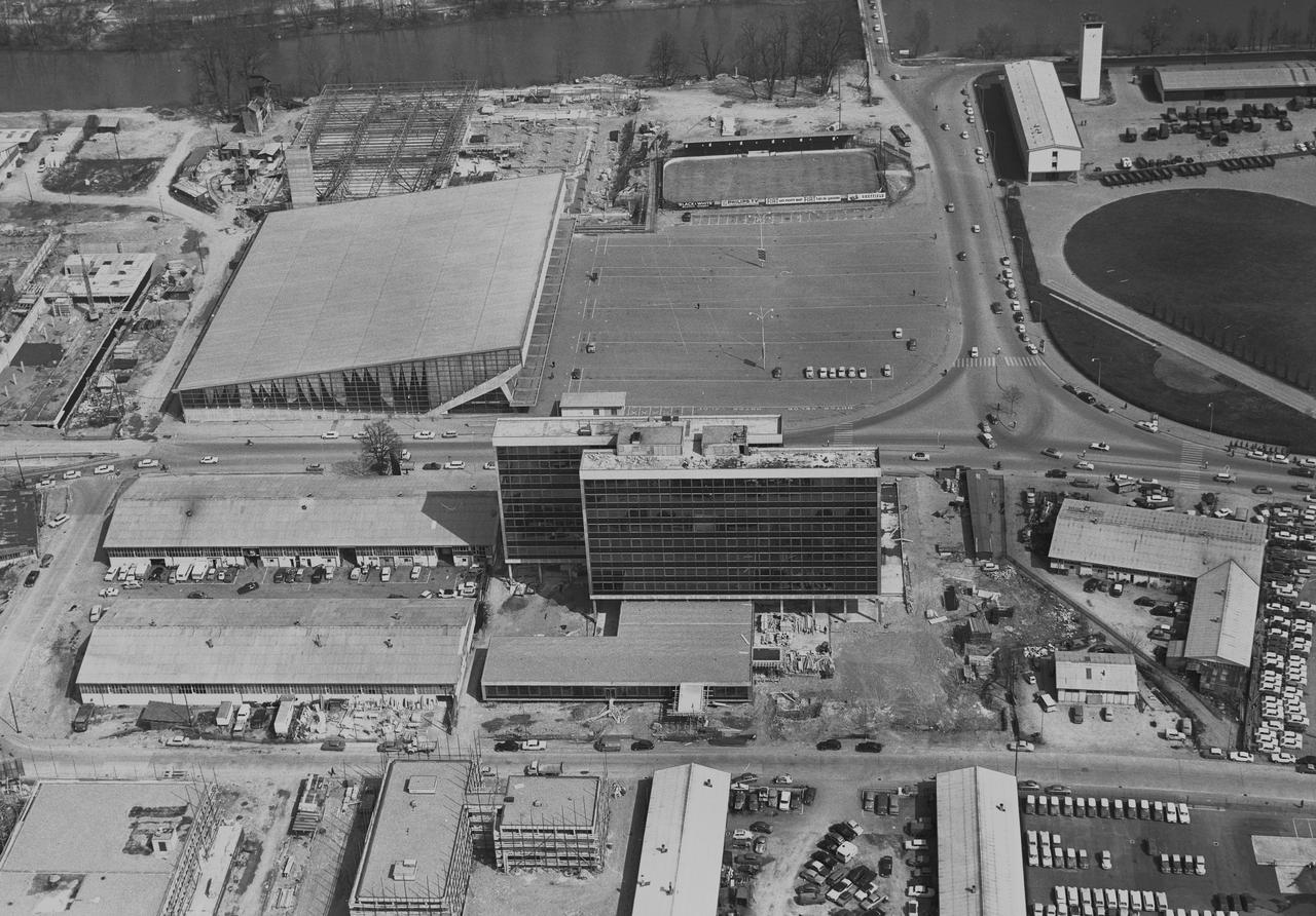 Vue aérienne de la patinoire des Vernets, 1964 [Bibliothèque de Genève - Agence interpresse Genève]