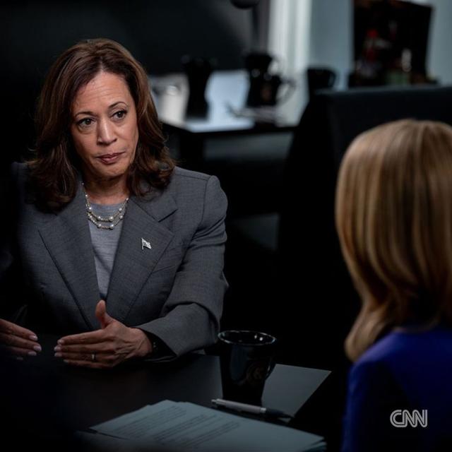 Kamala Harris attaque Donald Trump et défend ses idées dans sa première interview. [CNN]