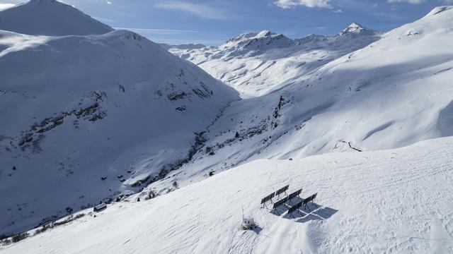 L'installation test pour le grand projet Nandro-Solar à Surses dans les Grisons. [Keystone - Gian Ehrenzeller]