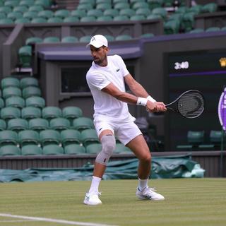 Novak Djokovic jouera bien à Wimbledon. [Keystone]