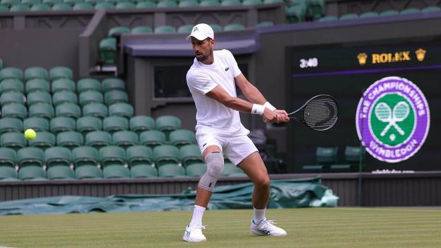 Novak Djokovic jouera bien à Wimbledon. [Keystone]