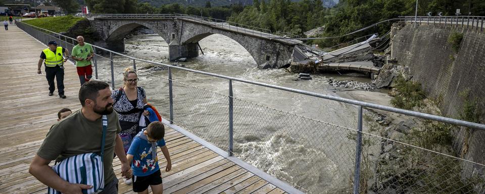 Cinq personnes sont encore portées disparues alors que le risque d’inondations persiste dans le Val Maggia (TI). [Keystone - Michael Buholzer]