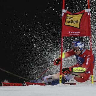 Le skieur suisse Marco Odermatt pendant la première manche du géant de Schladming. [Keystone/AP Photo - Marco Trovati]