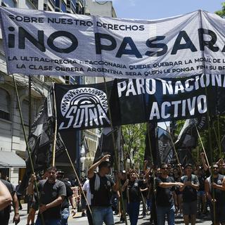 Une grève nationale contre le président argentin d'extrême-droite Javier Milei a lieu en Argentine. [Keystone/AP Photo - Rodrigo Abd]