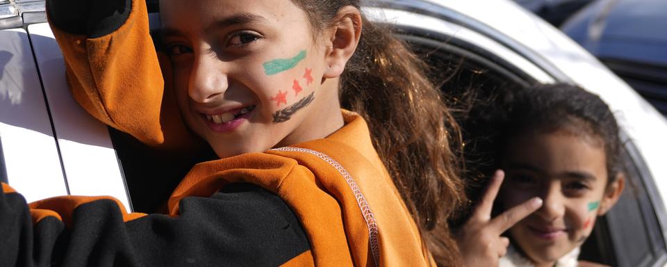 Des enfants réfugiés sur le chemin du retour du Liban à la Syrie. [Keystone/AP Photo - Hassan Ammar]