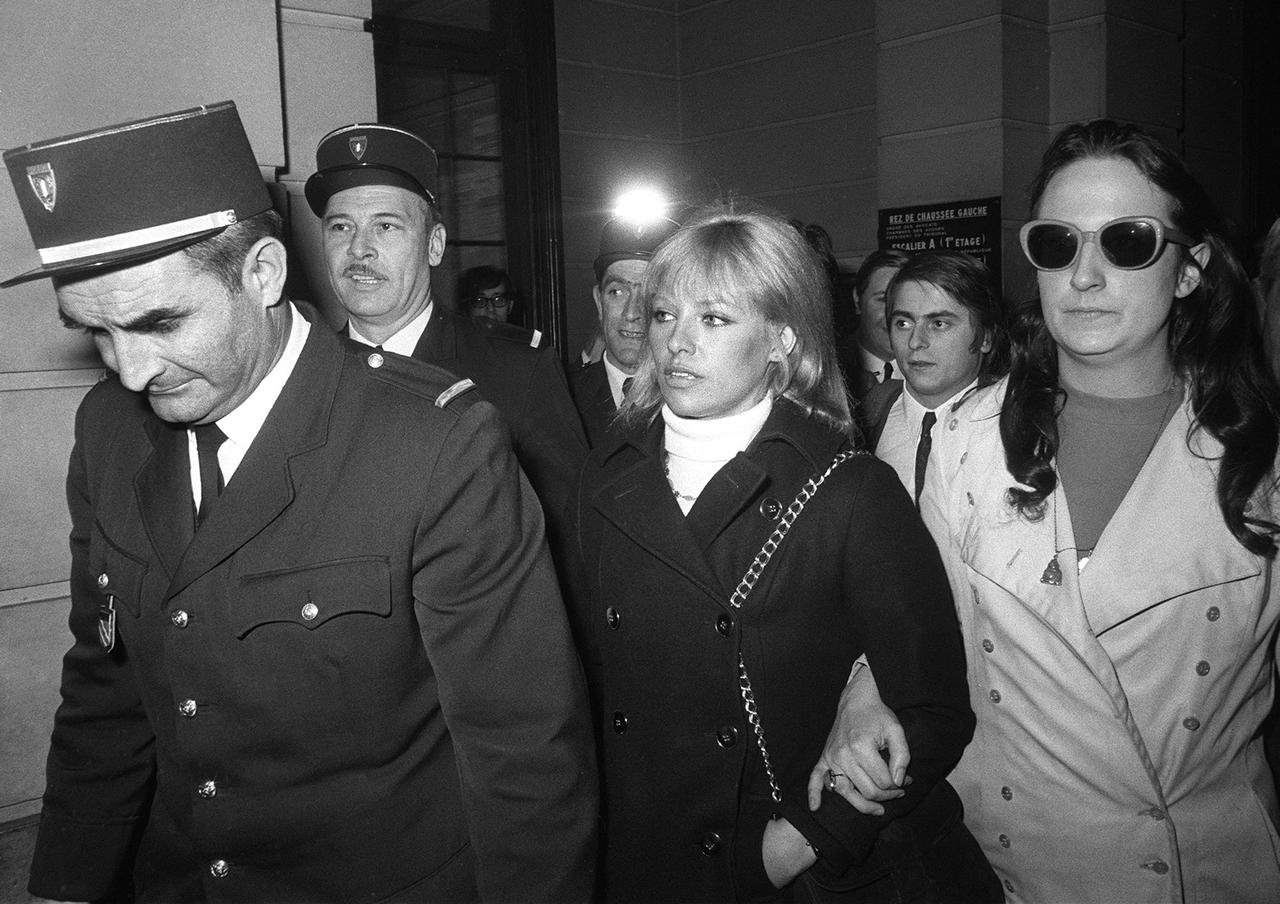 Nathalie Delon a été entendue comme témoin dans l'affaire Markovic. Ici, elle arrive le 7 avril 1969 au Palais de Justice de Versailles. [AFP]