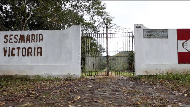 L'entrée de la Fazenda Vitoria, aujourd'hui abandonnée. [RTS]