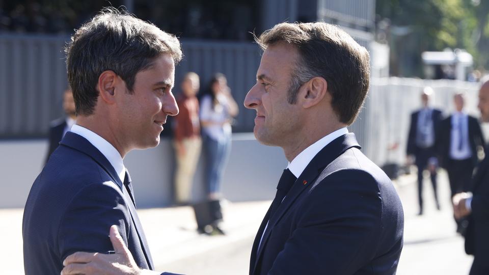 Emmanuel Macron a accepte la démission du gouvernement de Gabriel Attal, désormais chargé des "affaires courantes". [KEYSTONE - LUDOVIC MARIN / POOL]