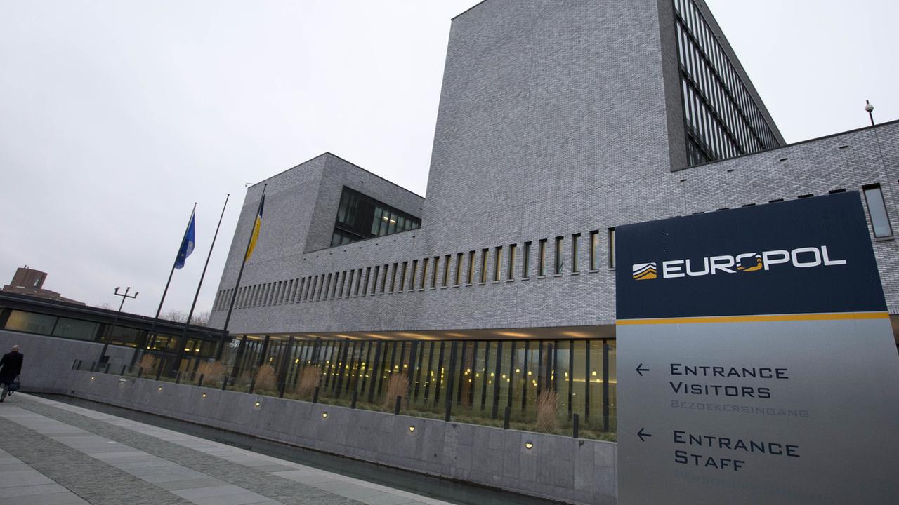 Europol a participé à l'enquête ayant permis l'arrestation du "cerveau" présumé de la messagerie Ghost (image d'illustration). [AP photo / Keystone - Peter Dejong]