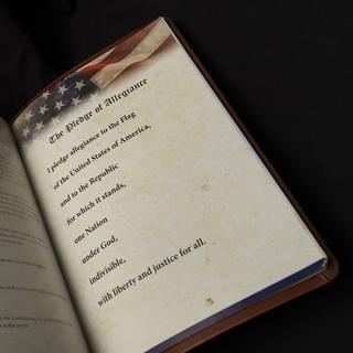 Une bible ''God Bless the USA'' du candidat Donald Trump. [Keystone/AP Photo - Ben Curtis]