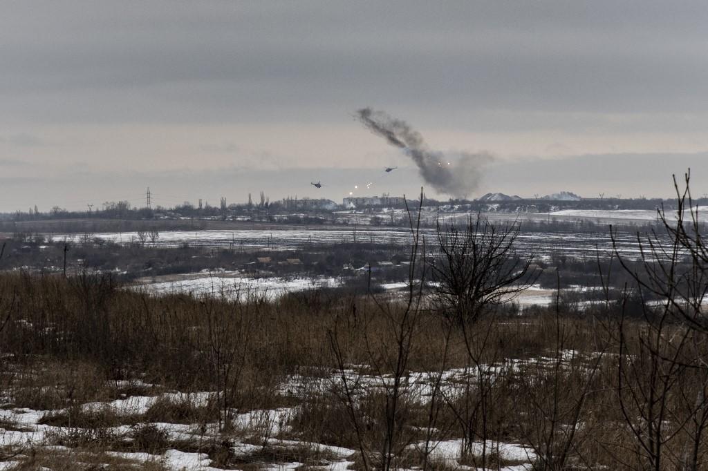 Des hélicoptères ukrainiens attaquent des troupes russes avançant en direction de Tchassiv Iar, dans les environs de Bakhmout, le 25 février 2023. Image d'archives. [AFP - ANTONI LALLICAN/HANS LUCA]