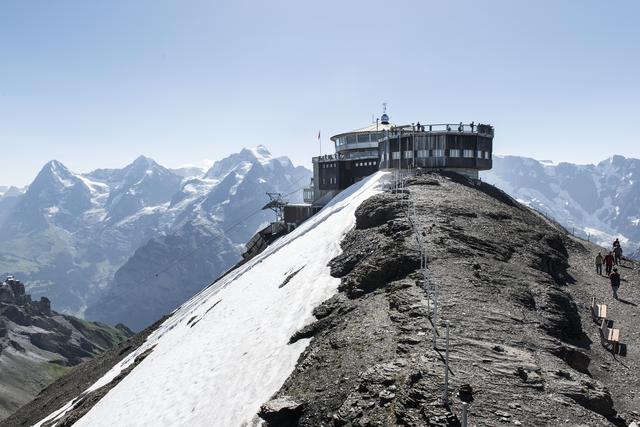 Le Schilthorn, appelé aussi Piz Gloria, a été rendu célèbre grâce au film de James Bond "Au service secret de sa majesté" [Keystone - Christian Beutler]