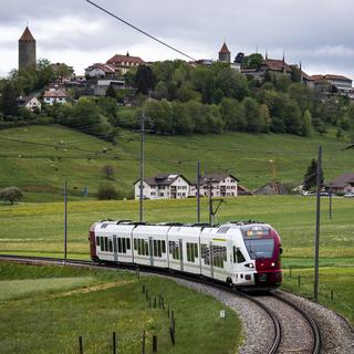 Le nouvel horaire CFF rallongera le temps de transport des TPF et occasionne de nouveaux coûts. [Keystone - Jean-Christophe Bott]